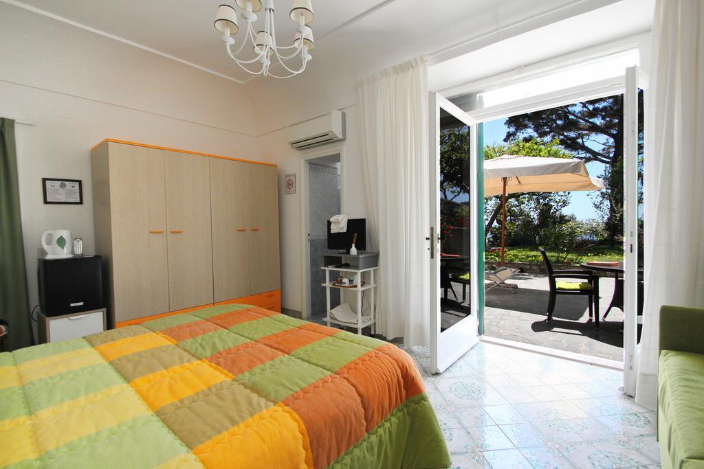 Double or Twin Room Terrace Sea View